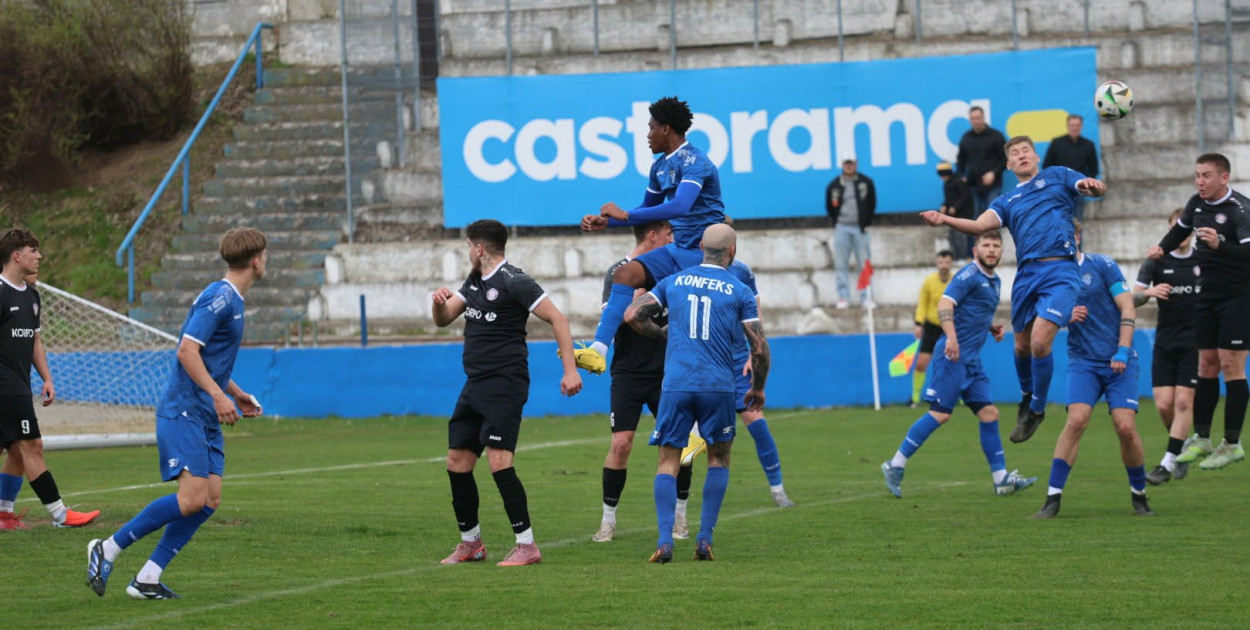 Piłkarskie niższe ligi: wyniki sobotnich spotkań