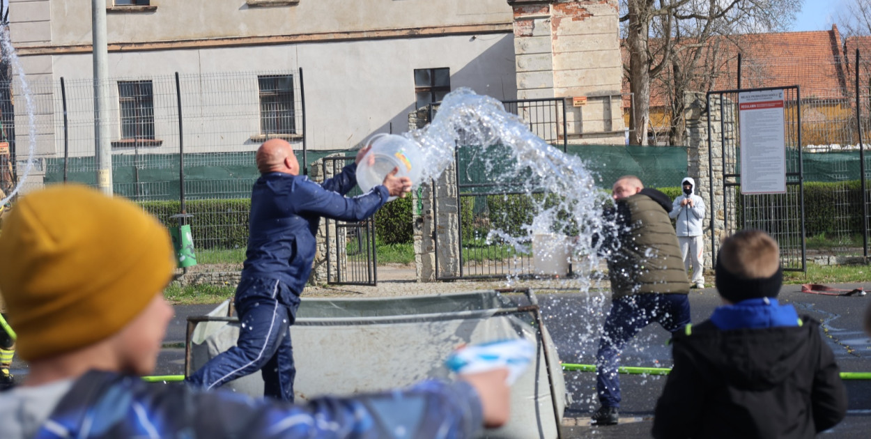 Wielka bitwa wodna w Kunicach, czyli Śmigus-dyngus z pompą i tradycją