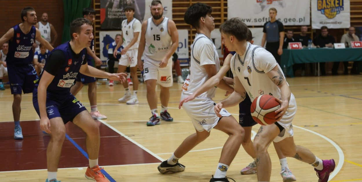 Basket Legnica rozpoczyna baraże o awans do II ligi koszykówki