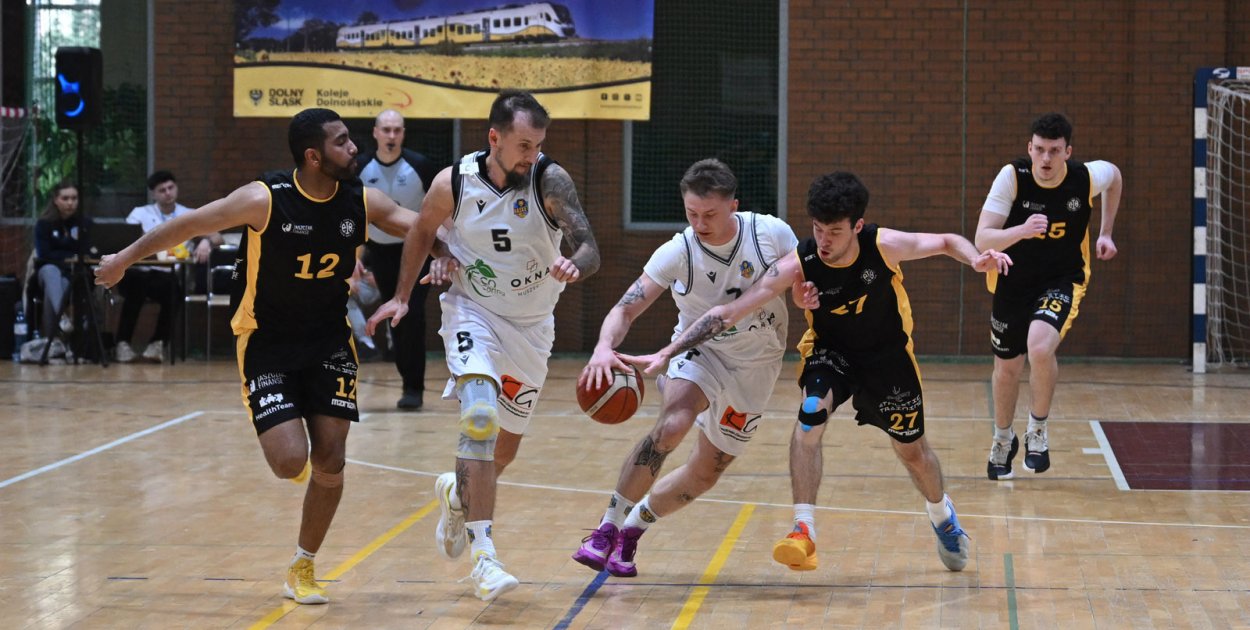 Legnickie Lwy poznały rywali. Finał o II ligę we Wrocławiu