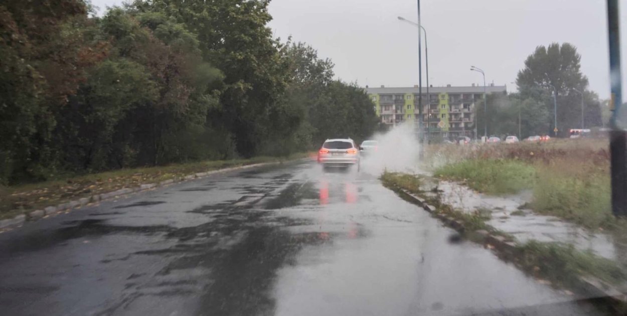 Mieszkańcy alarmują, miasto remontuje Nowodworską bez drogi dla rowerów