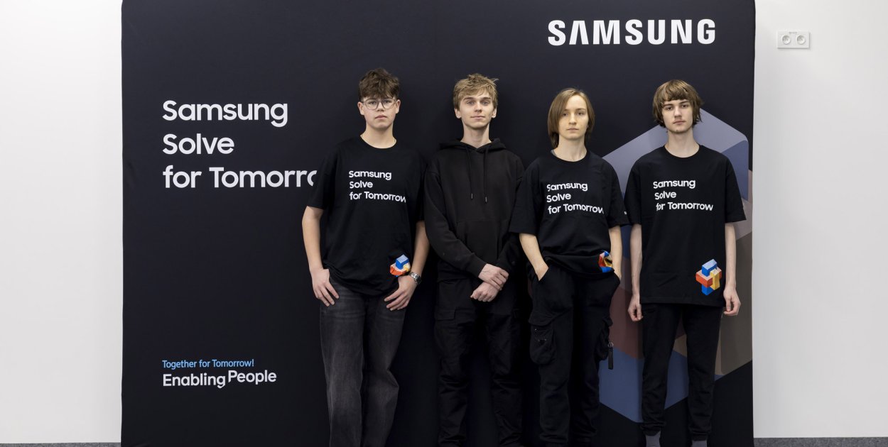 Uczniowie I LO stworzyli IZI dla seniorów. Zagłosuj na ich projekt