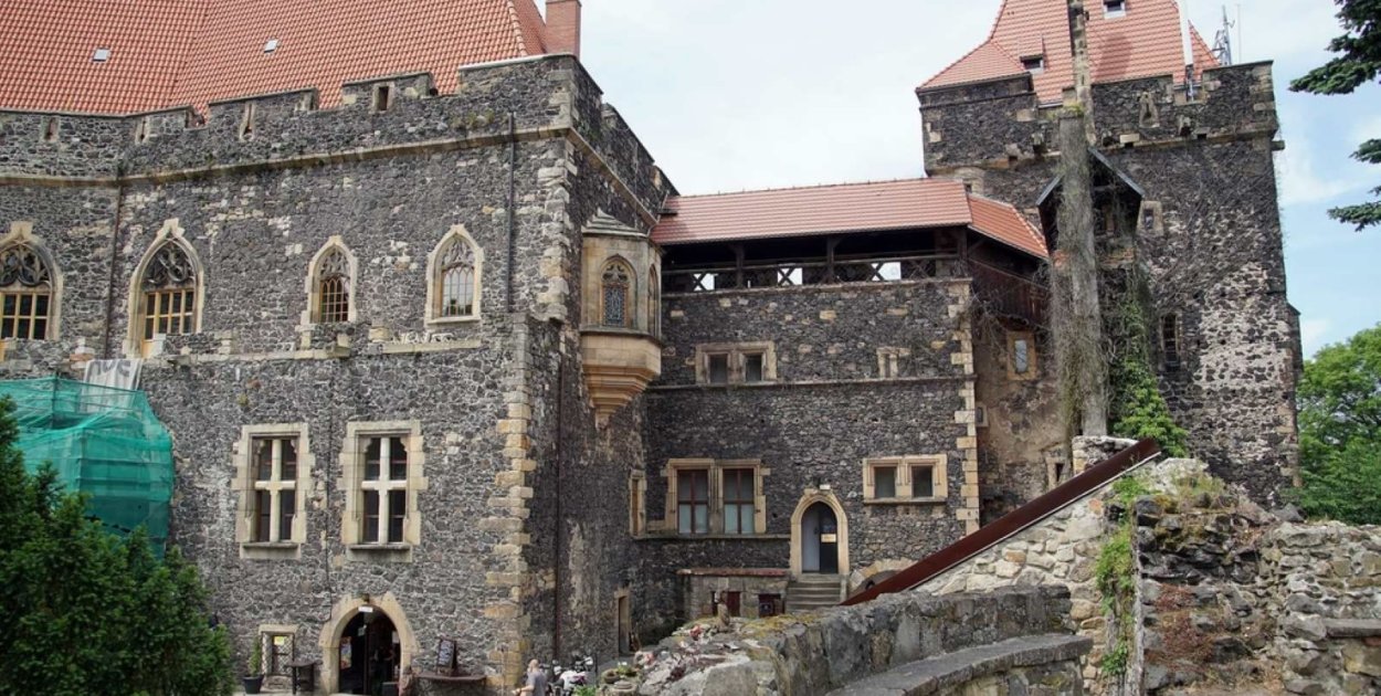 Zamek Grodziec zaprasza na majówkę w historycznym klimacie