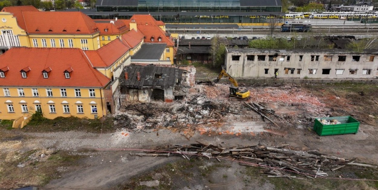 Rusza budowa centrum przesiadkowego. Zaczęli od wyburzeń