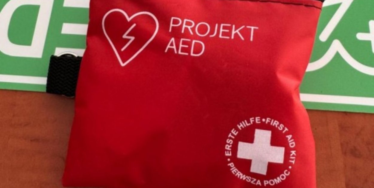 Defibrylatory trafiły do  legnickich szkół i instytucji kultury