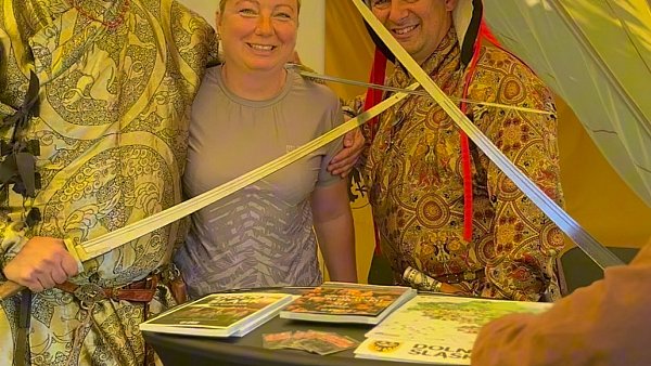 Mongołowie podbili… Domyślacie się co tym razem?  🤔 Niecodzienne rzeczy dzieją się na Festiwal PasiBrzucha - D