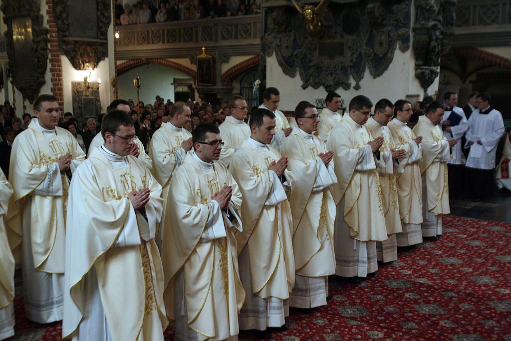 Święcenia kapłańskie- FOTO: (lca.pl)