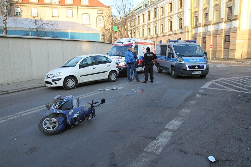 Wypadek na ulicy Senatorskiej- FOTO:WO(lca.pl)