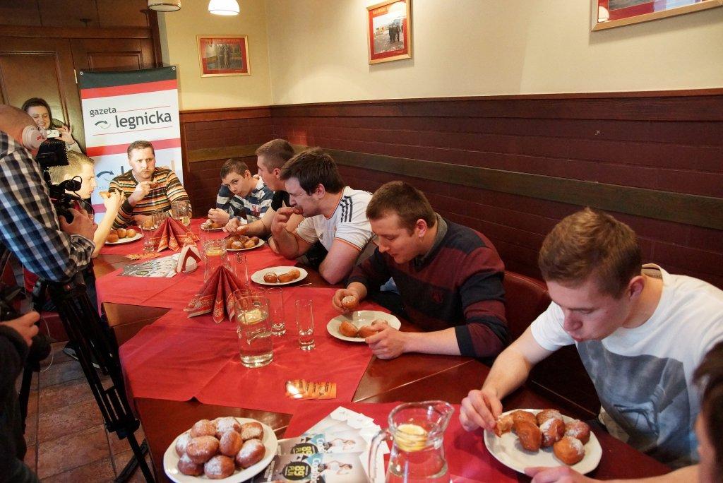 II Mistrzostwa Legnicy w Jedzeniu Pączków- FOTO:Wojciech Skulimowski (lca.pl)