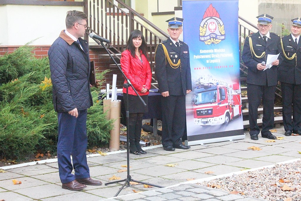 Nowy wóz legnickich strażaków- FOTO:WO(lca.pl)