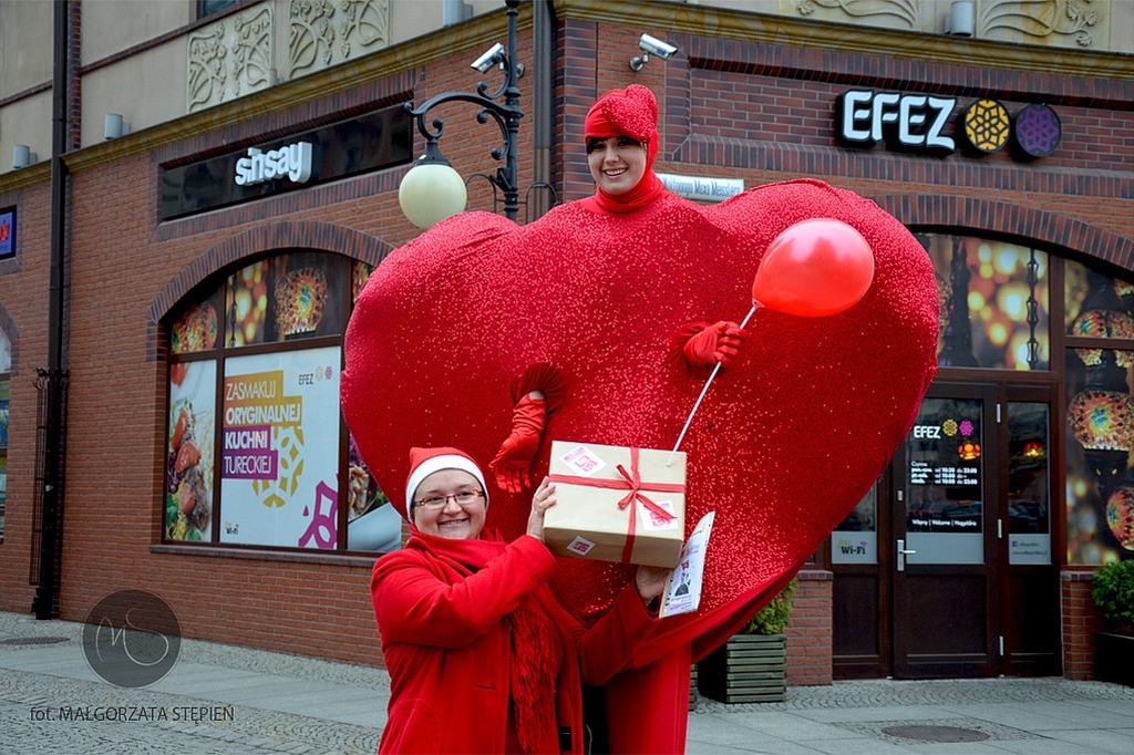 Czerwoni Mikołaje ze Szlachetnej Paczki- FOTO:Małgorzata Stępień(lca.pl)