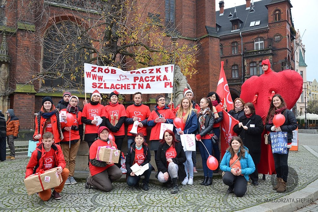 Czerwoni Mikołaje ze Szlachetnej Paczki- FOTO:Małgorzata Stępień(lca.pl)