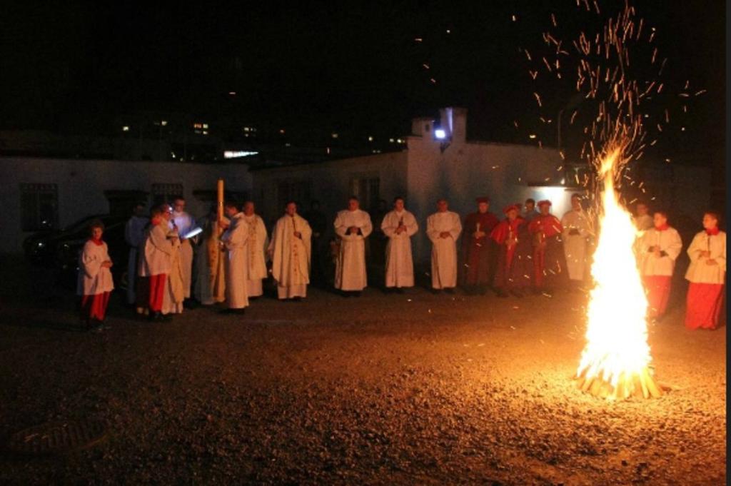 Poświęcenie ognia- FOTO:Wojciech Obremski (lca.pl)