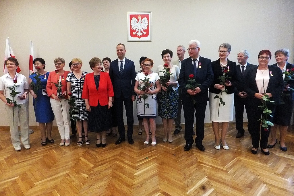 Wojewoda wręczył medale od prezydenta RP- FOTO:LS(lca.pl)