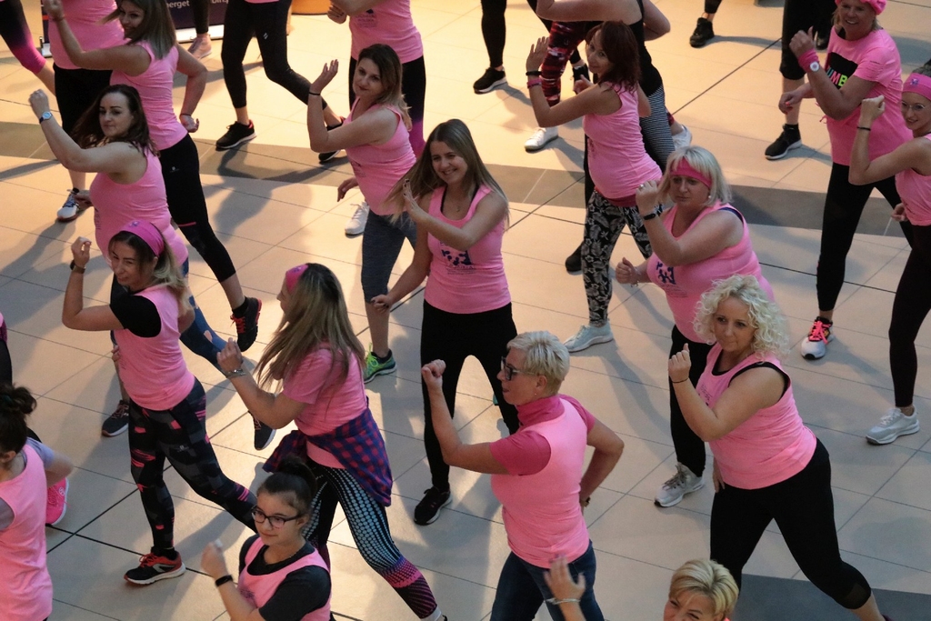 Różowa Zumba - FOTO:WO(lca.pl)