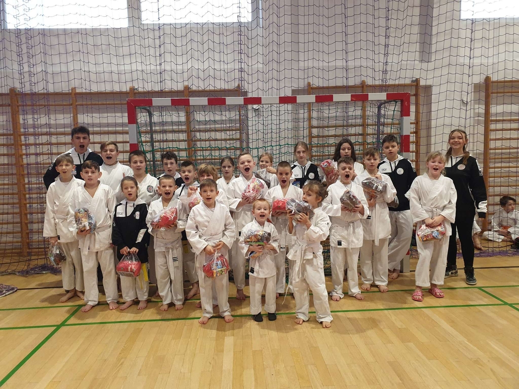 Mikołajkowy Turniej Karate Dzieci i Młodzieży w Chobieni- FOTO:RR Arashi