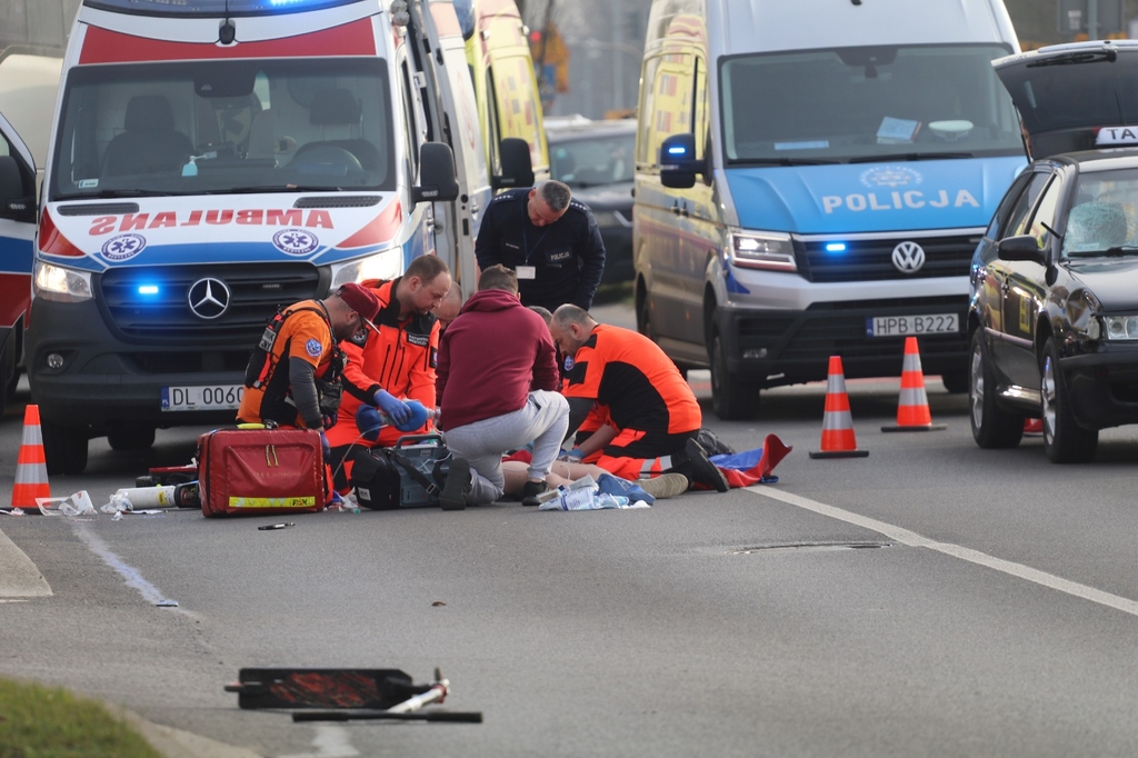 Potrącenie na pasach - FOTO:WO(lca.pl)