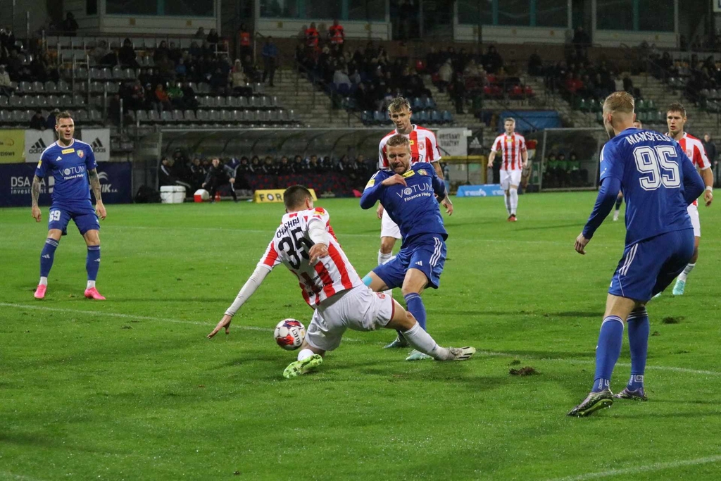 Miedź Legnica - Resovia Rzeszów- FOTO:WO(lca.pl)