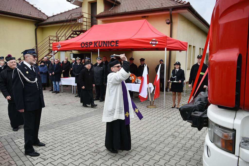 Przekazanie samochodu ratowniczo — gaśniczego OSP Kunice- FOTO:Piotr Florek (lca.pl)