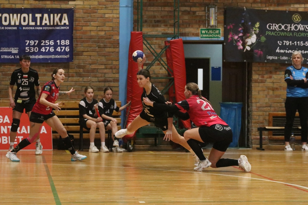 EISBERG Dziewiątka Legnica - SPR Sambor Tczew- FOTO:WO(lca.pl)