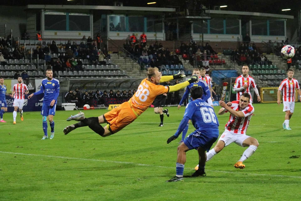 Miedź Legnica - Resovia Rzeszów- FOTO:WO(lca.pl)