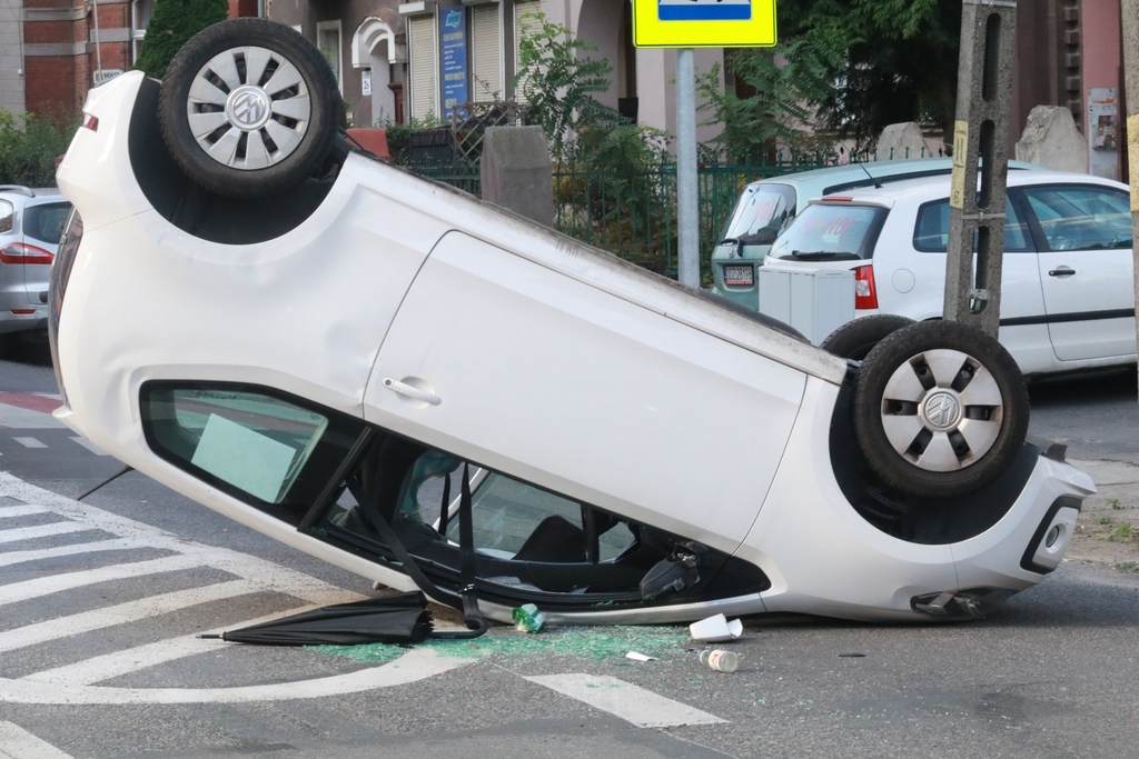 Wypadek na skrzyżowaniu ulic Lotniczej i Hutników- FOTO:WO(lca.pl)