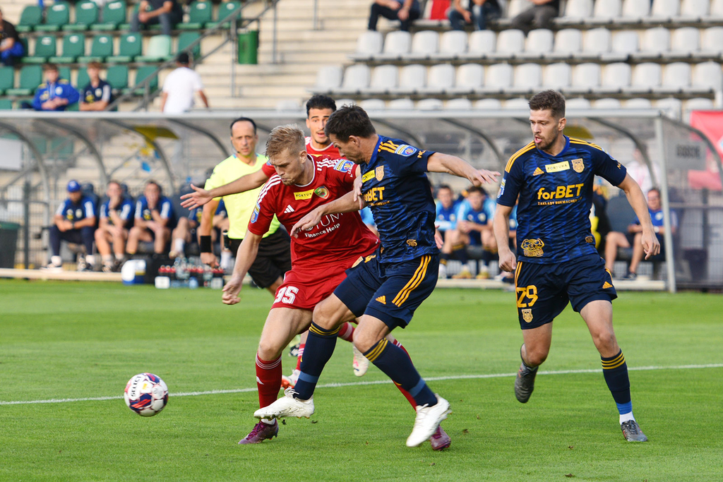 Miedź Legnica - Arka Gdynia- FOTO:Piotr Florek (lca.pl)